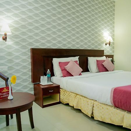 Lals Residency Hotel Adur Ngoại thất bức ảnh