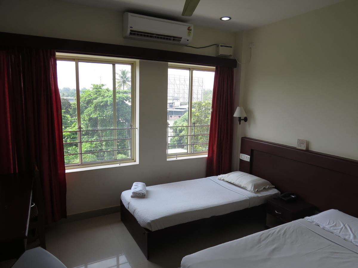 Lals Residency Hotel Adur Phòng bức ảnh