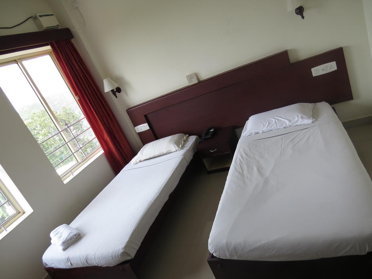 Lals Residency Hotel Adur Phòng bức ảnh