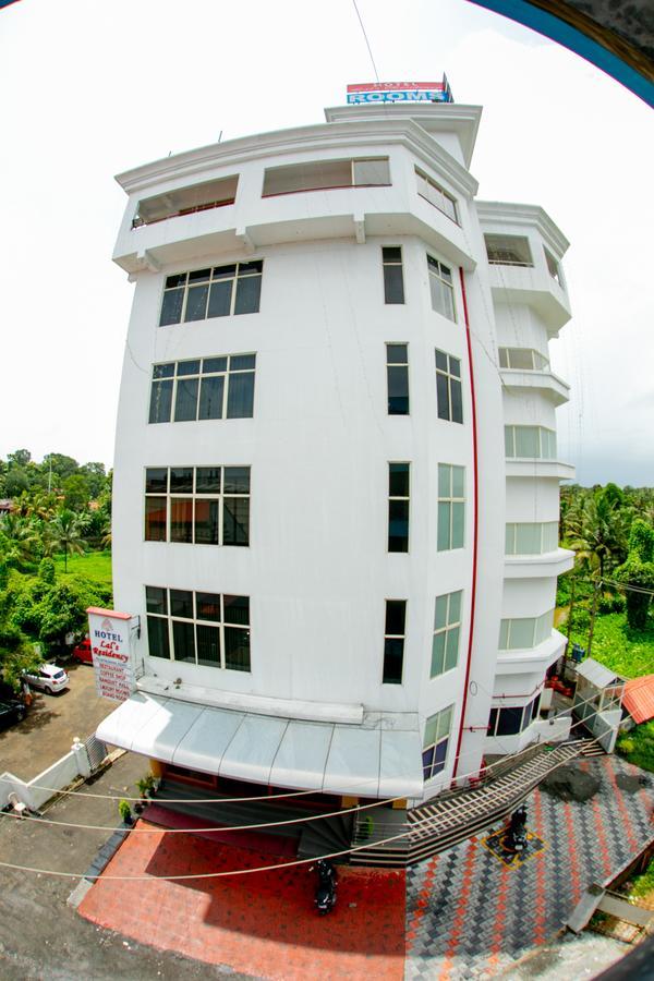 Lals Residency Hotel Adur Ngoại thất bức ảnh
