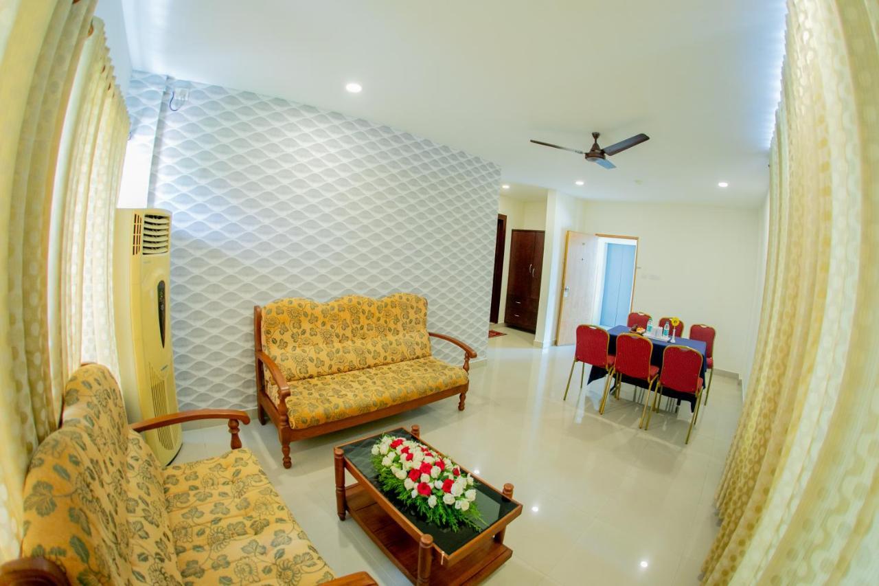Lals Residency Hotel Adur Ngoại thất bức ảnh