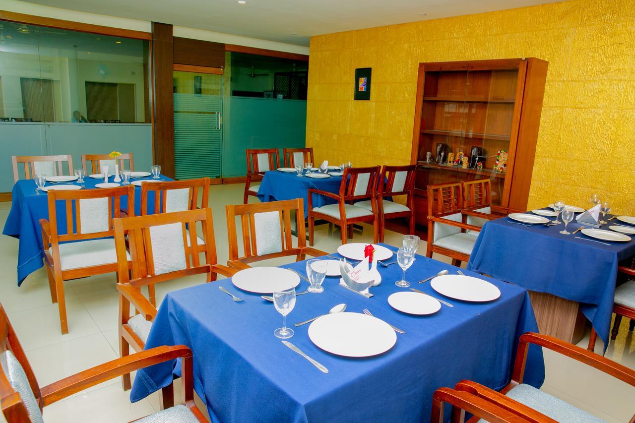 Lals Residency Hotel Adur Ngoại thất bức ảnh